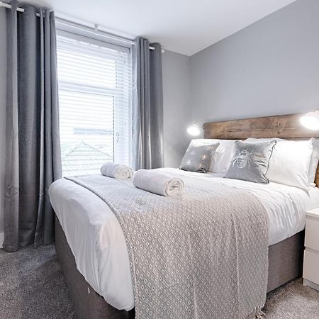 3Rm Flat, Smart Tv'S, Close To All Amenities Llanelli Bagian luar foto
