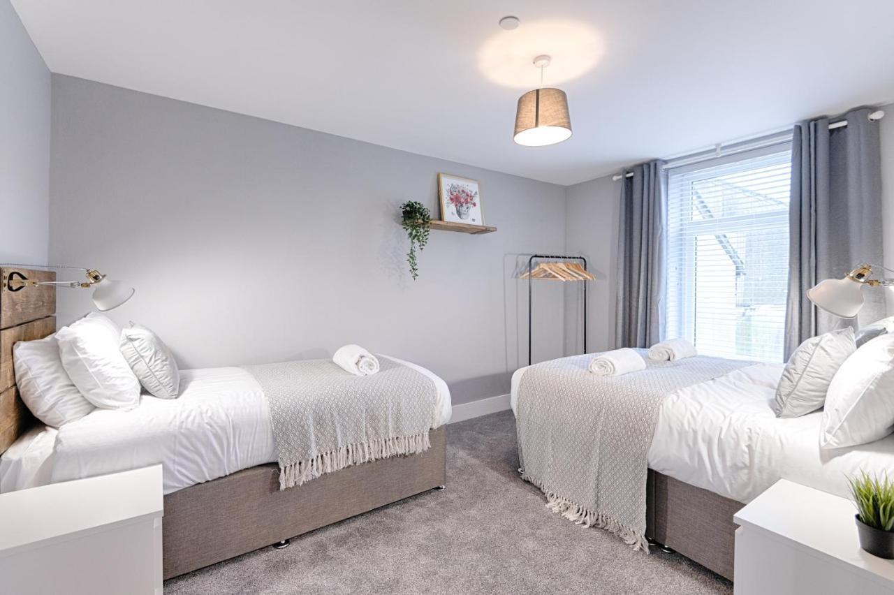 3Rm Flat, Smart Tv'S, Close To All Amenities Llanelli Bagian luar foto